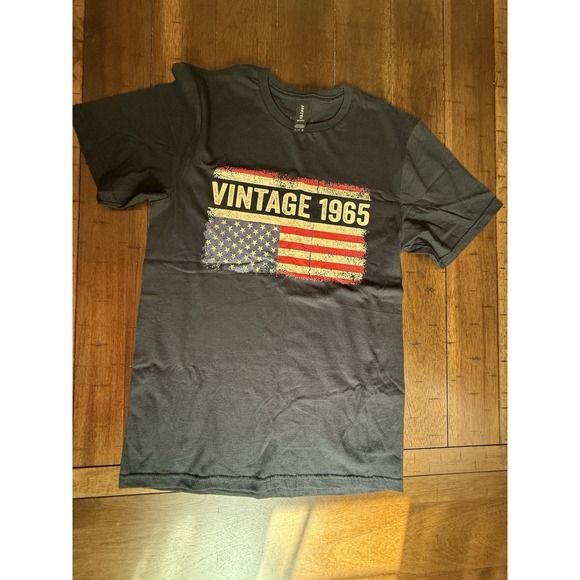 60 Years Old American Flag Shirt, Patriotic 60th Birthday Tee 1965 Gildan size S - Picture 1 of 5